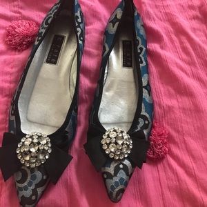 Pointed toe flats