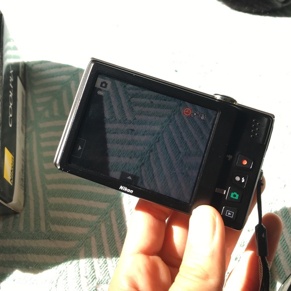 Nikon touchscreen digital camera! - Picture 3 of 4