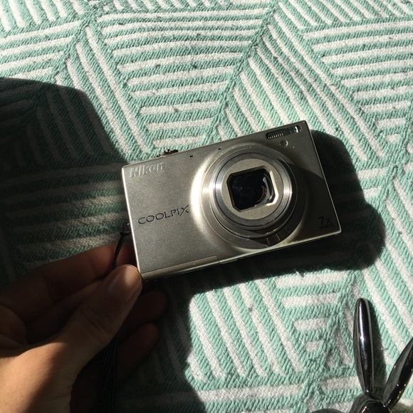 Nikon touchscreen digital camera! - Picture 4 of 4