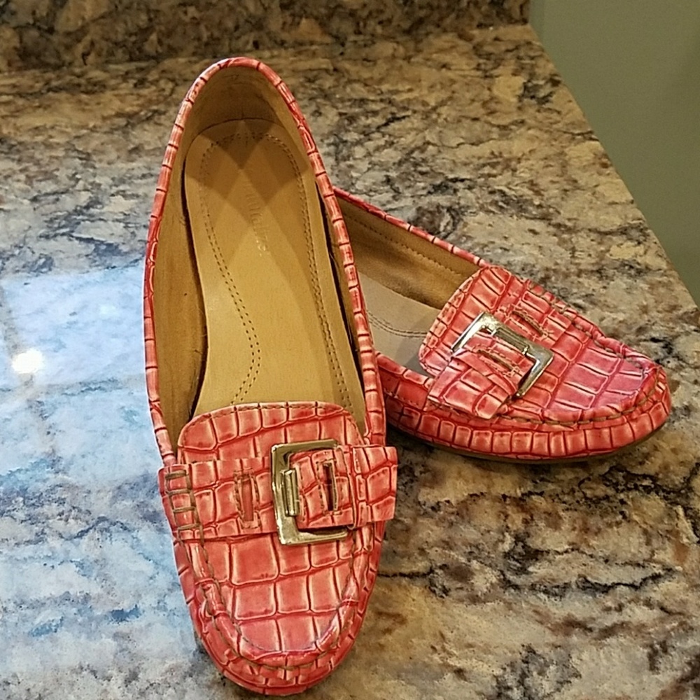 Naturalizer loafer shoes