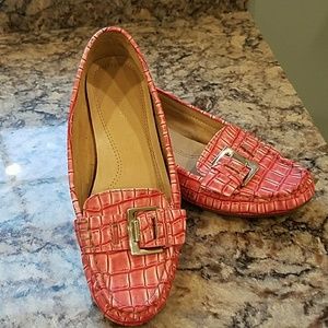 Naturalizer loafer shoes
