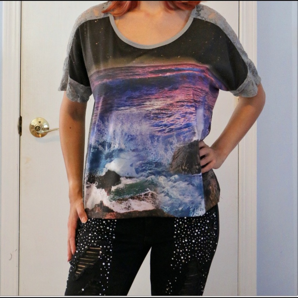 Graphic design of beach and waves. W/ lace detail