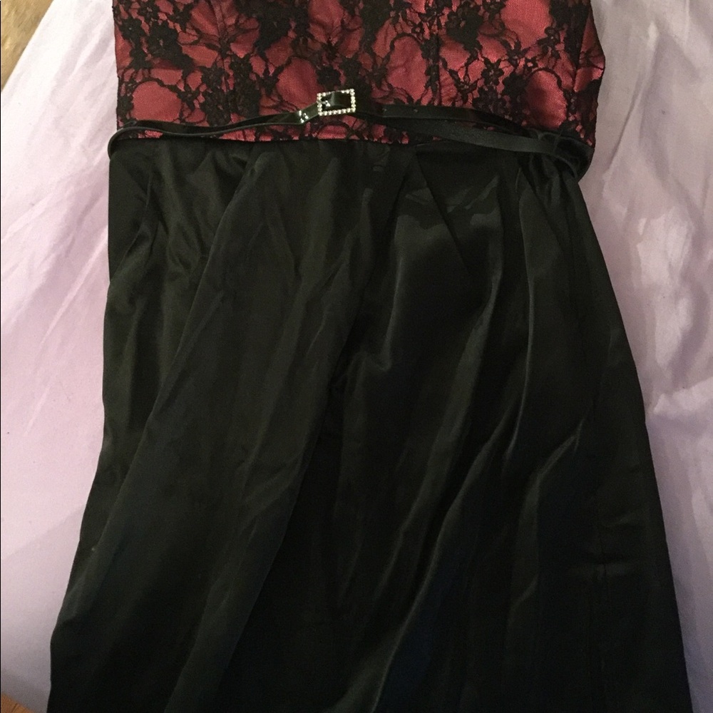 Trixxie strapless dress. Plus belt.