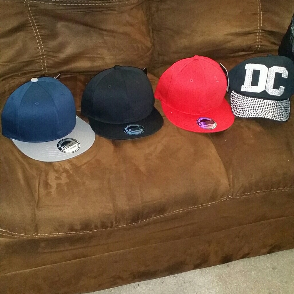 Snap back and dc,boss,love hats