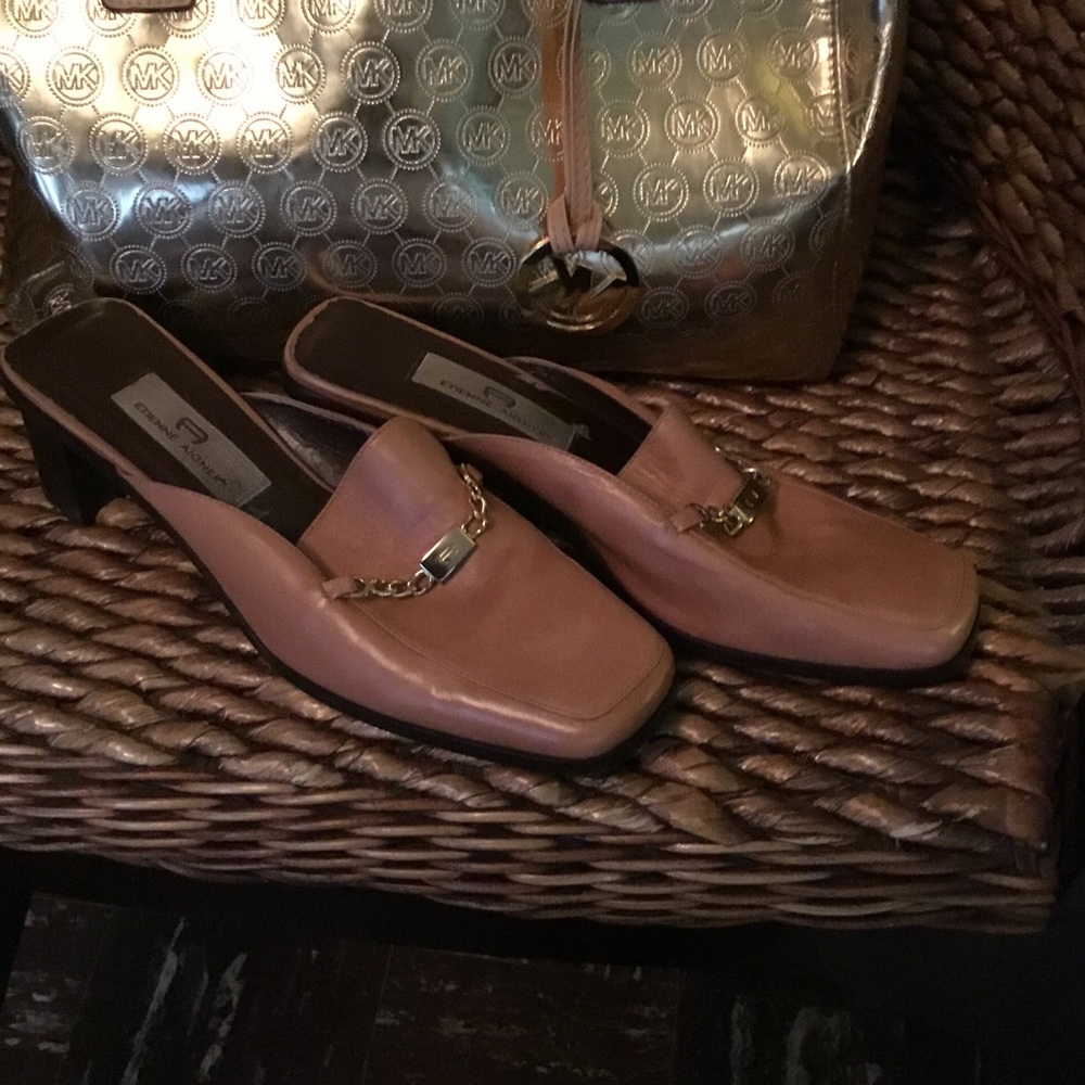 Tan mules