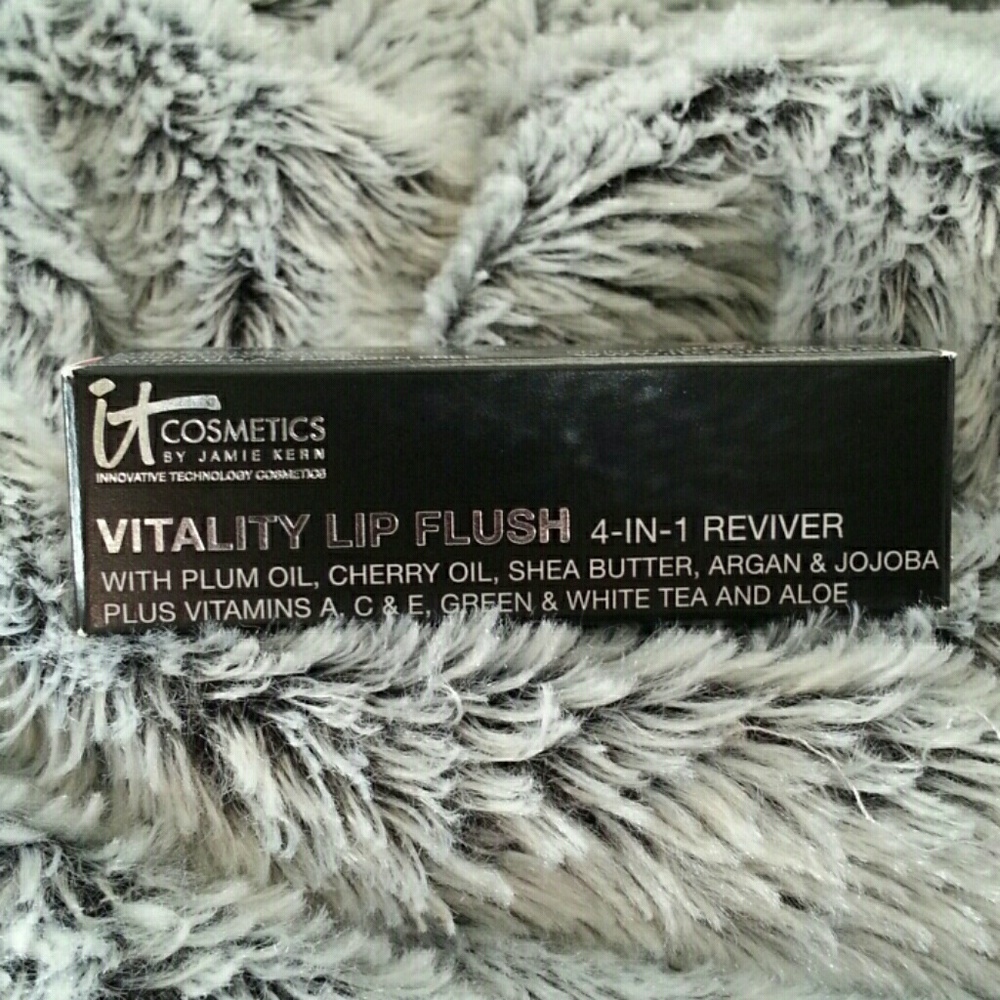 It cosmetics lip balm