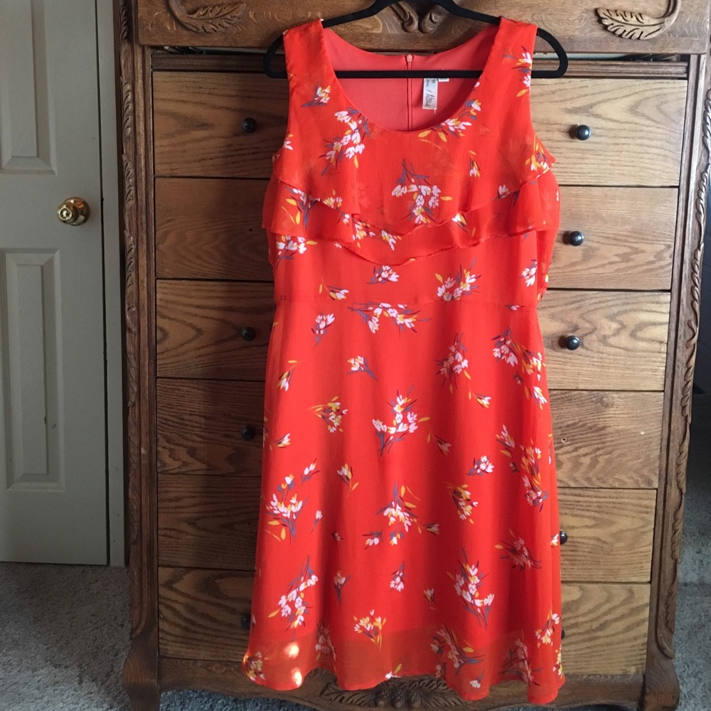 Ruffled dress - Picture 1 of 3