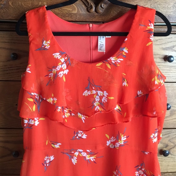 Ruffled dress - Picture 2 of 3