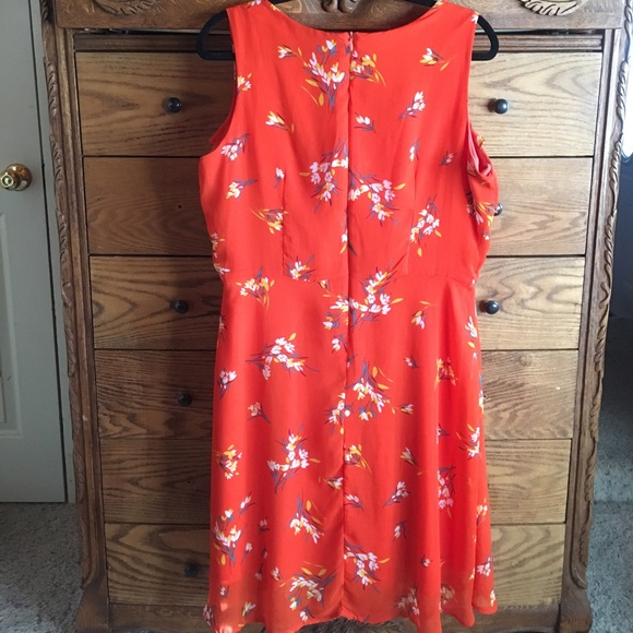 Ruffled dress - Picture 3 of 3