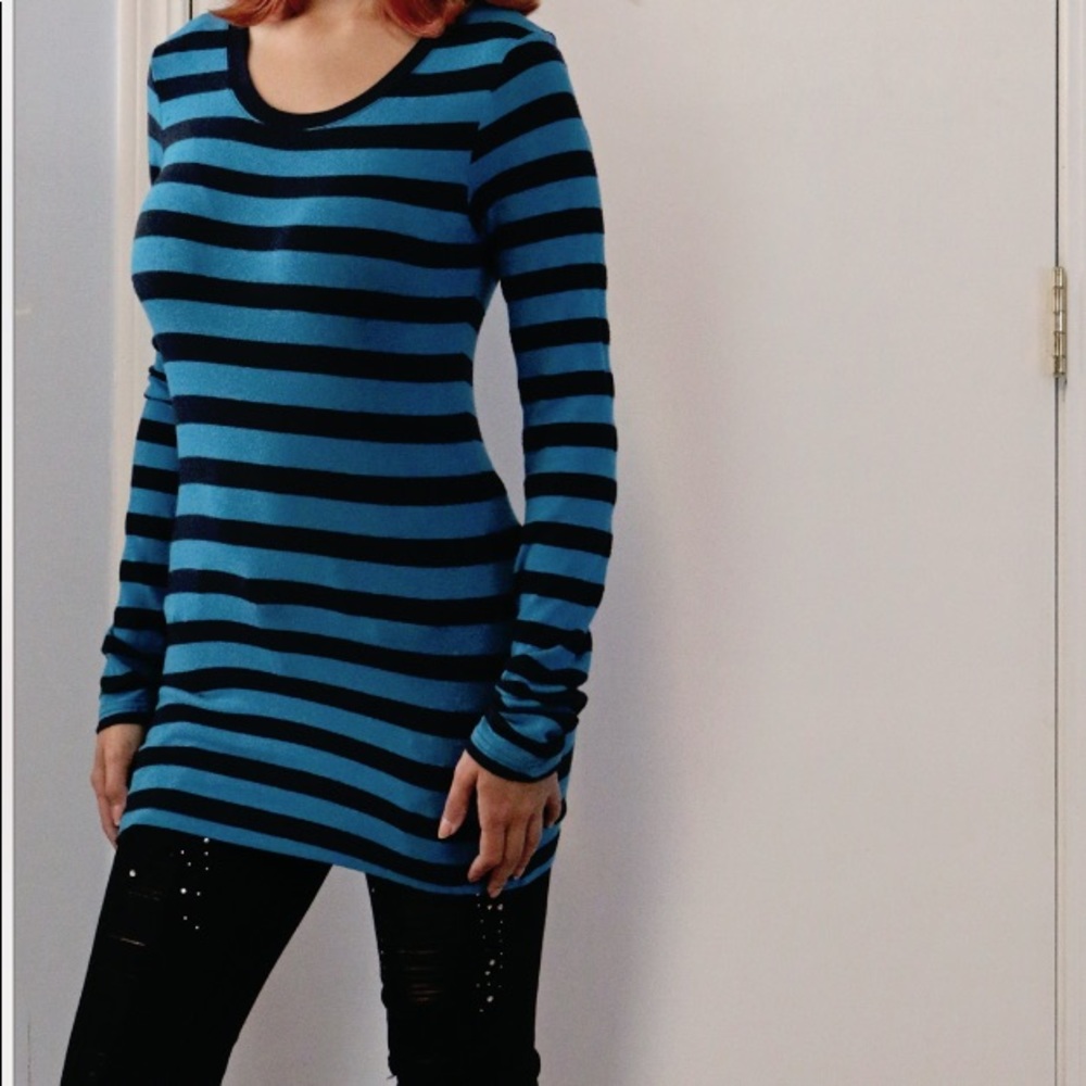 Cute long sleeve stretch dress. Great for fall!