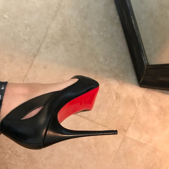 Christian LouBoutin size 8 Heels - Picture 6 of 6
