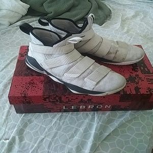 Lebrons Soldier 11's
