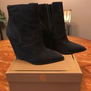 Ankle boots-shoes