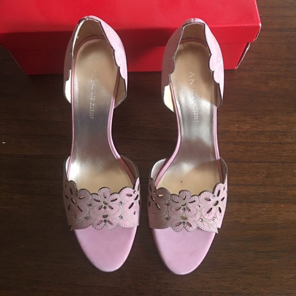 Anne Klein Lt pink shoe. Sz 8. NWT