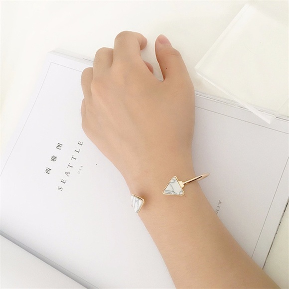 ๐HP๐Gold toned double marble ended bracelet cuff - Picture 2 of 3