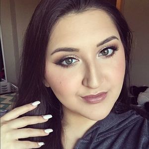 Meet your Posher, Camila