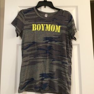 Boymom cameo T-shirt
