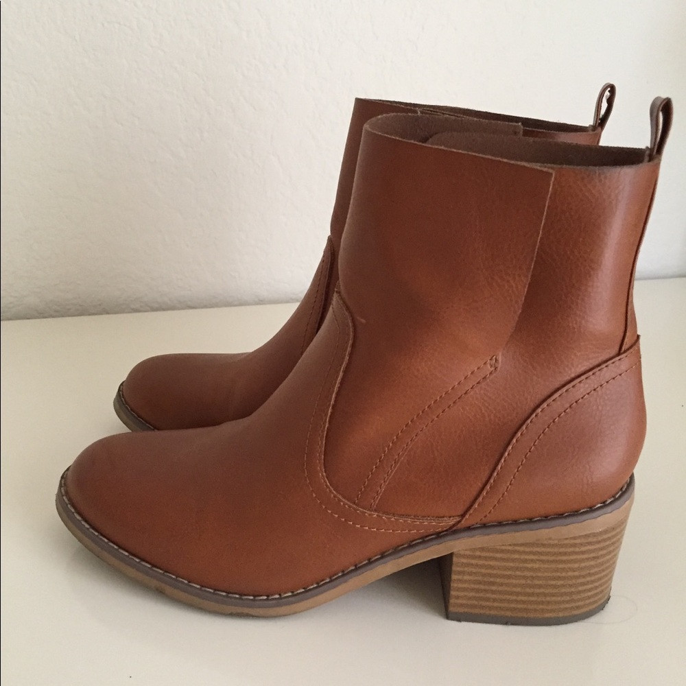Ankle Boot .
