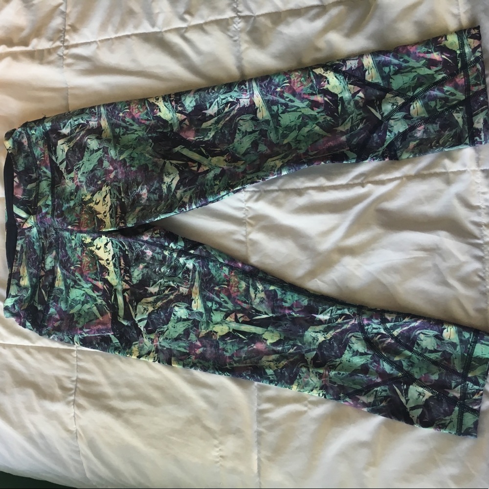 Lululemon cropped leggings/yoga pants