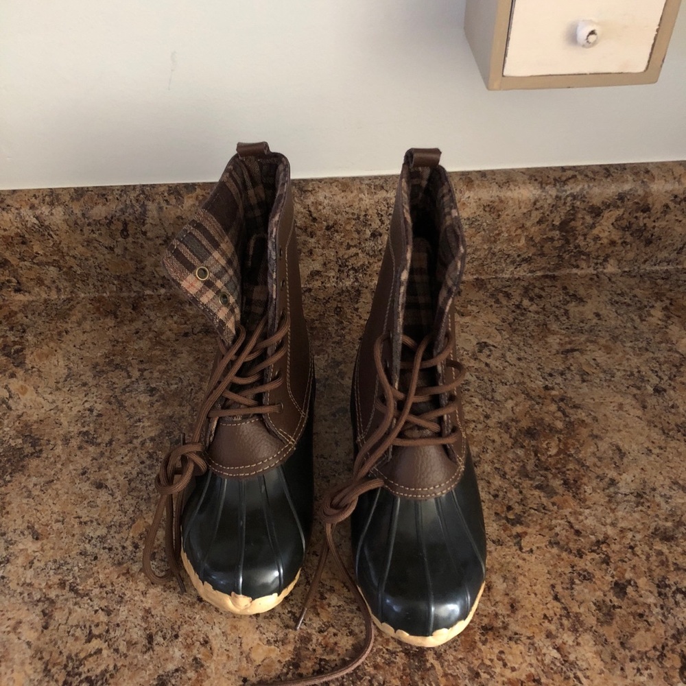 Brand new never worn woman’s duck boots
