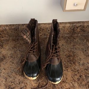 Brand new never worn woman’s duck boots