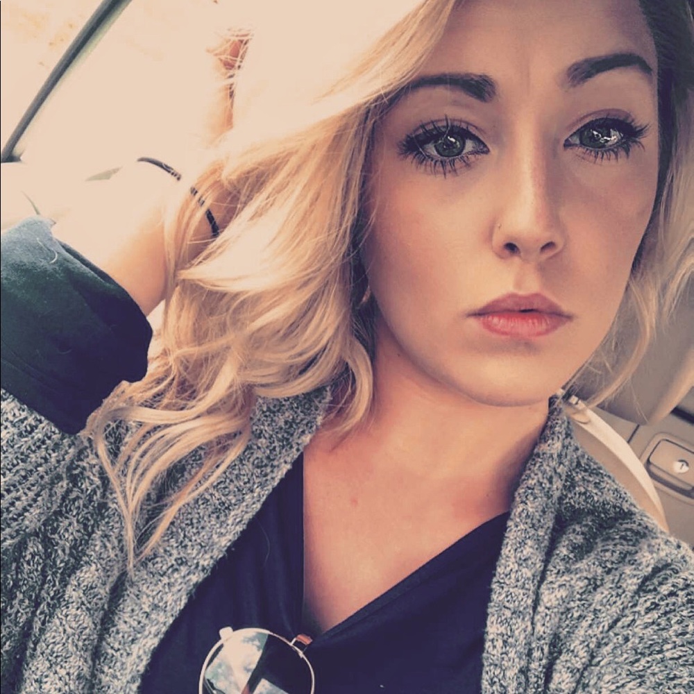 Meet your Posher, Alexandra