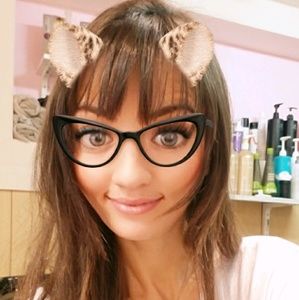 Meet your Posher, Yasmina