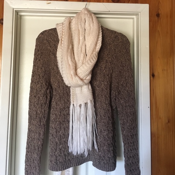 Valerie Stevens Sweater - Picture 4 of 5