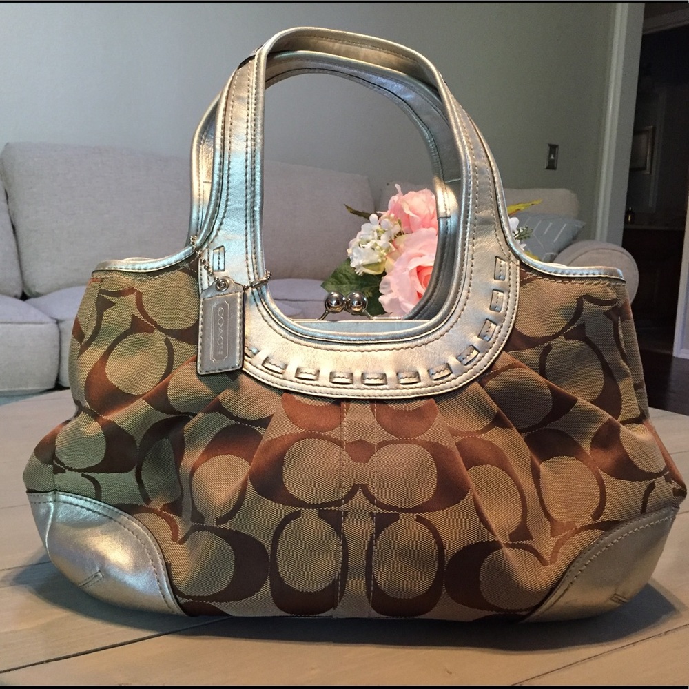 🌈💕SALE! Large Authentic Coach Bag! Like new!