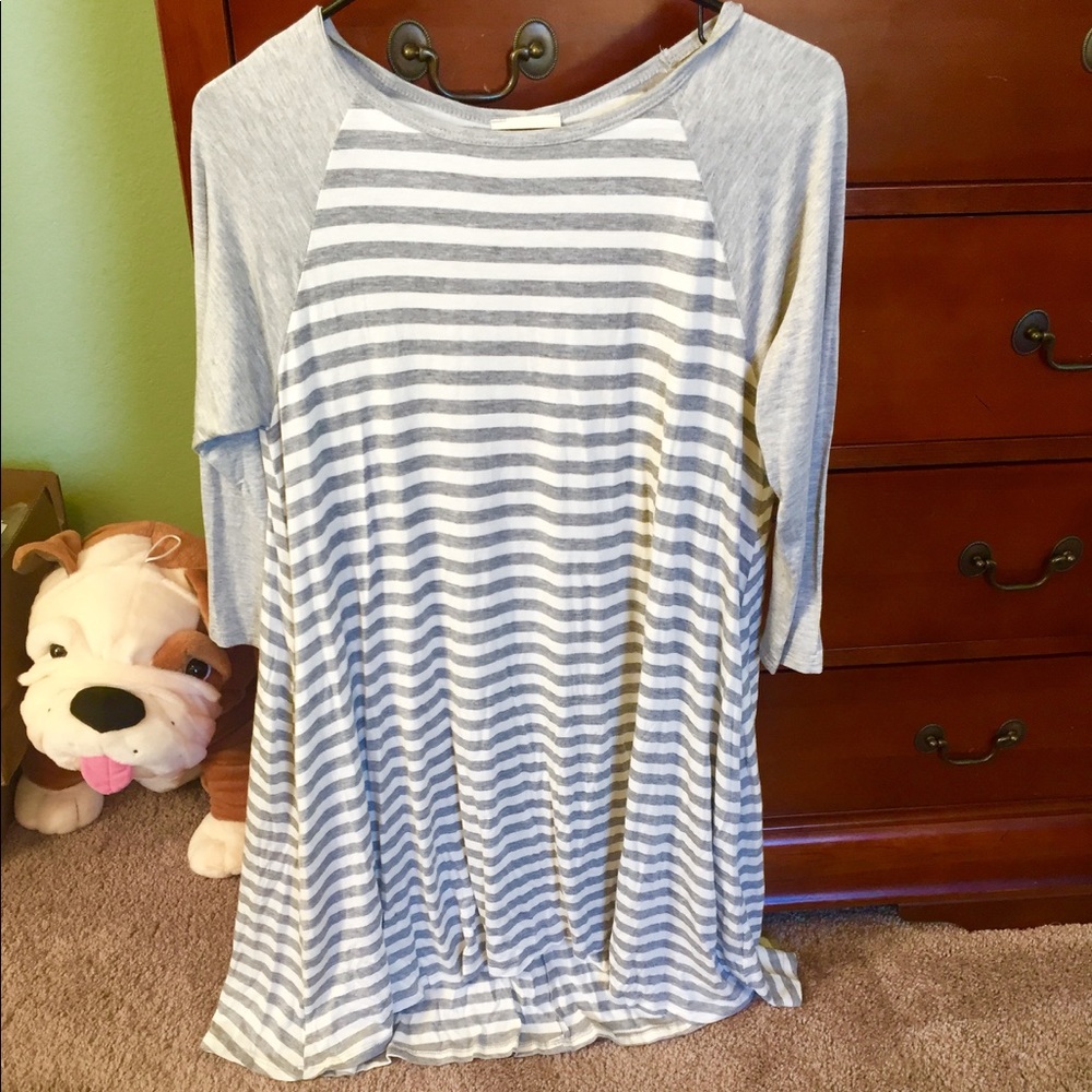 NWOT long sleeve gray striped dress 👗