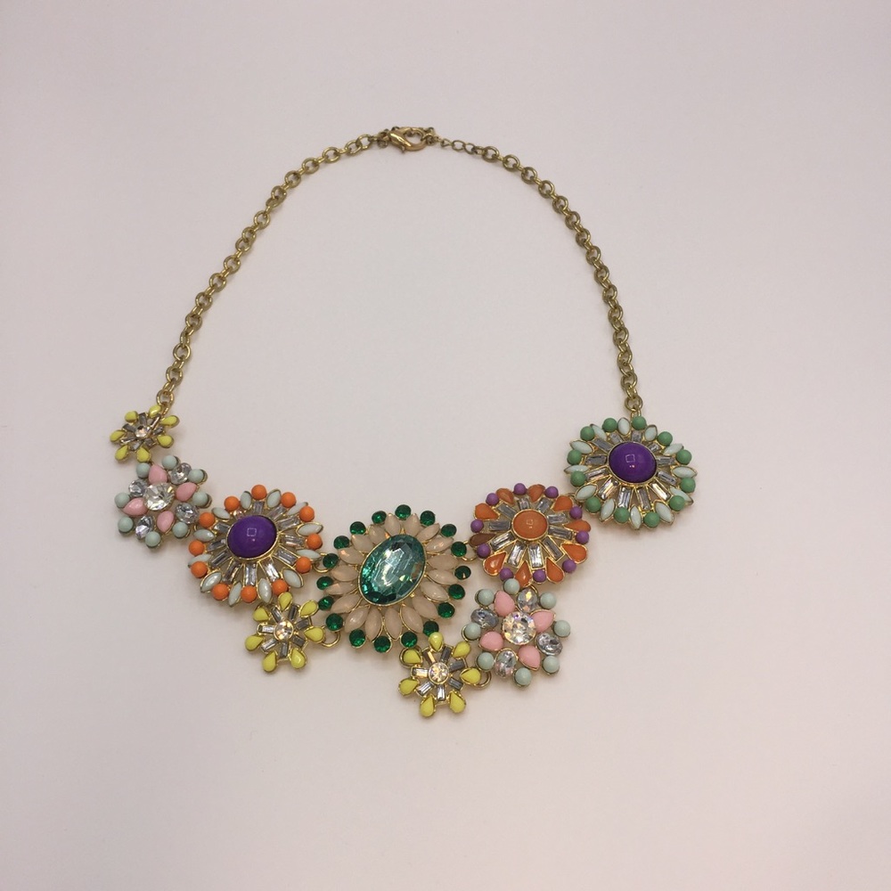 T&J gold tone flower necklace