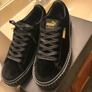 Rihanna fenty pumas black velvet