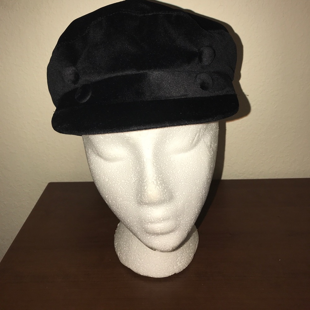 (new without tag) Velvet baker boy hat
