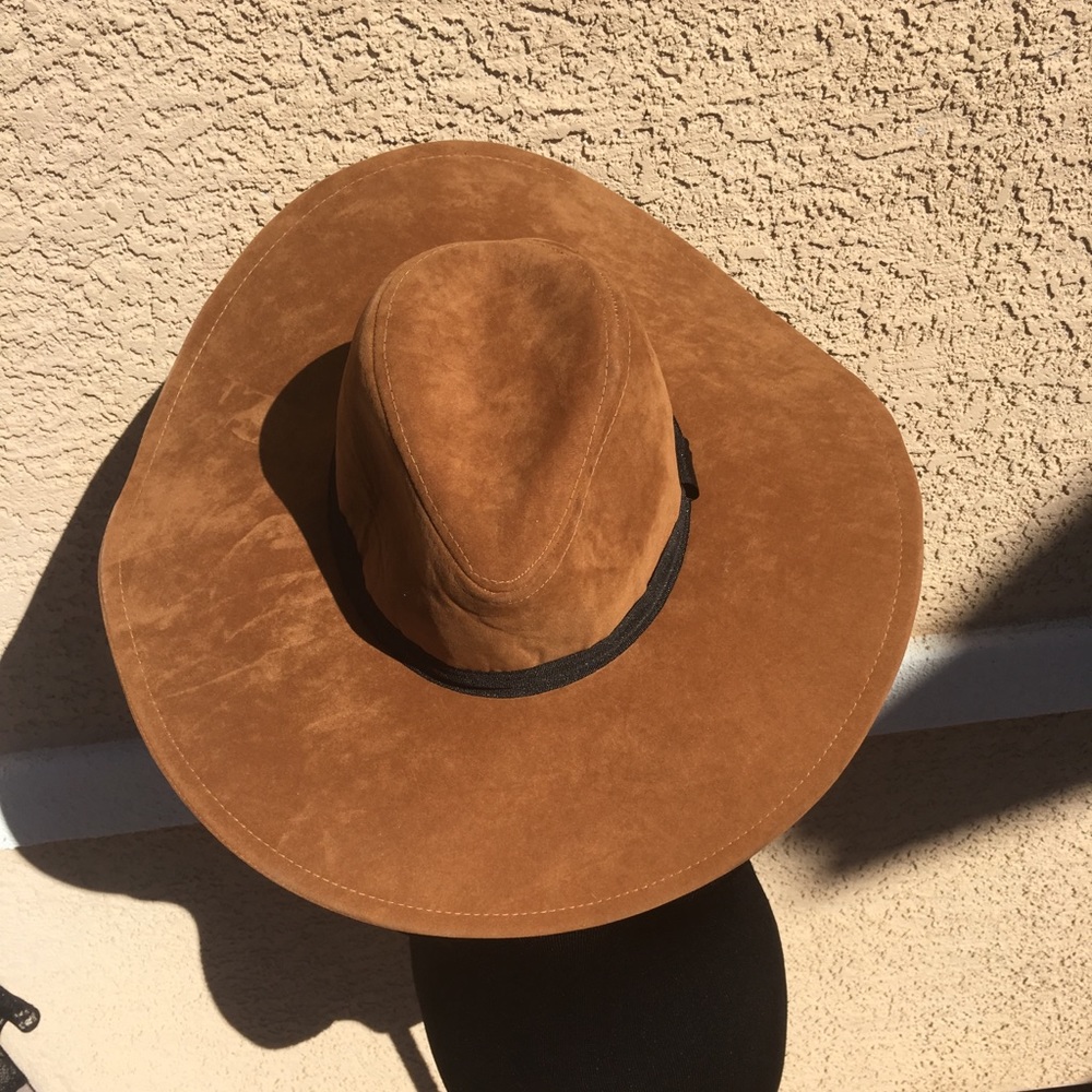 Faux Suede Hat Brand New 🐺
