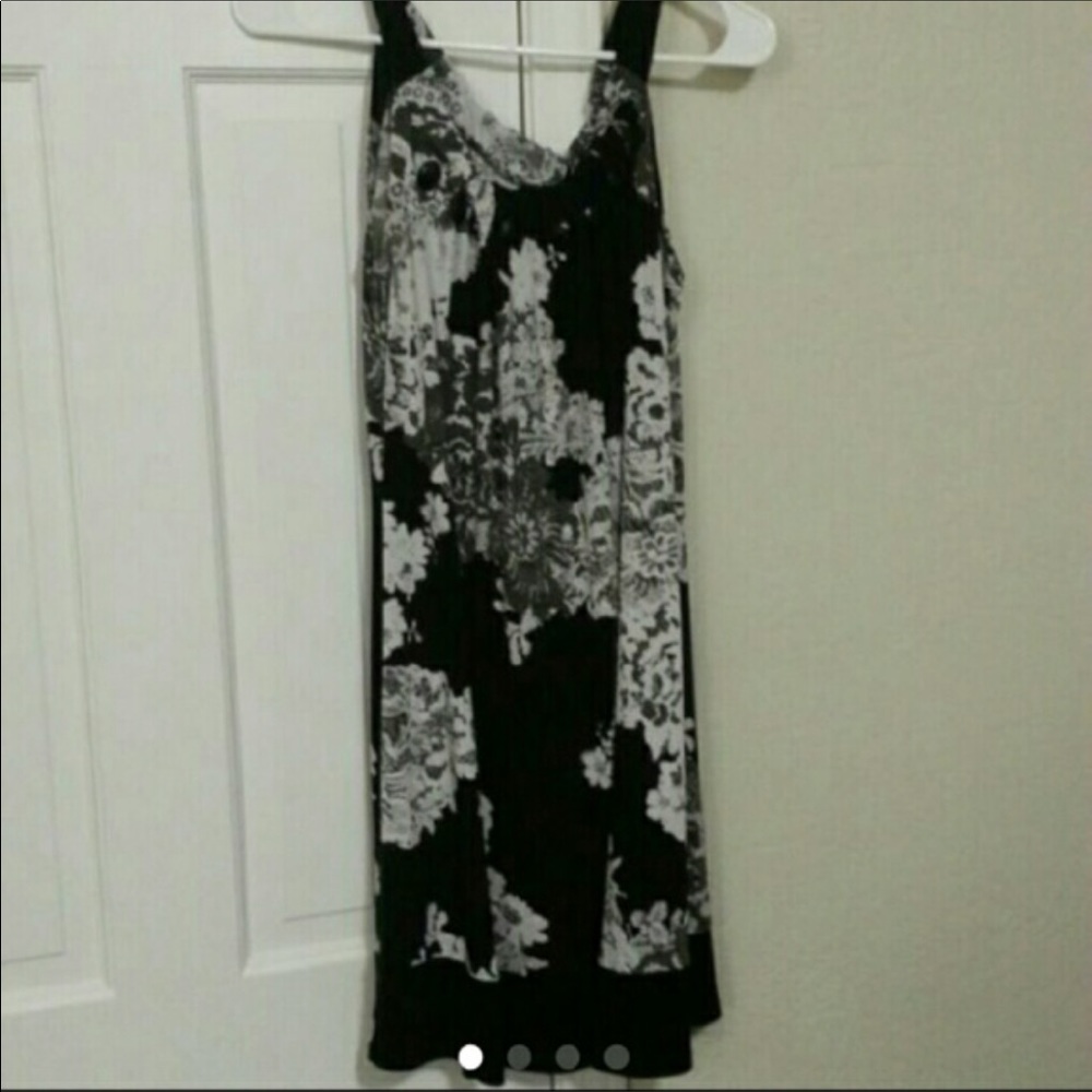 En Focus Studio Size 10
Knee length dress