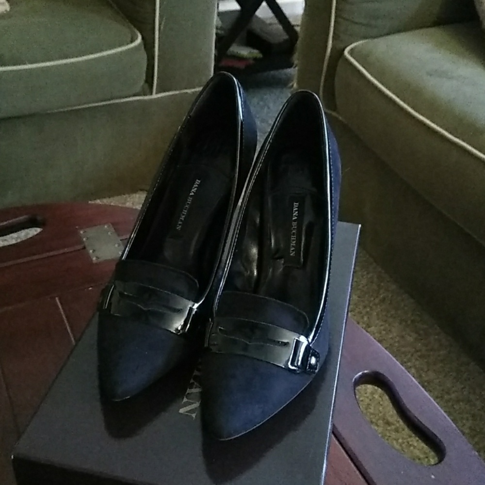 Shoes - Picture 2 of 4