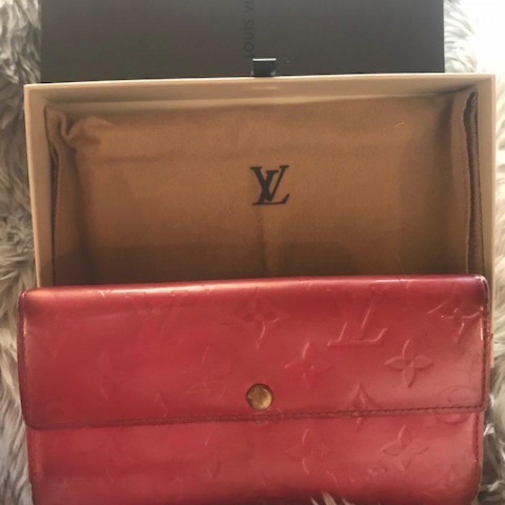 LOUIS VUITTON  AUTHENTIC HOT PINK VERNIS WALLET