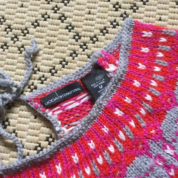 🆕 VS Sweet Nordic Sweater 💕🌐🌸 - Picture 2 of 5