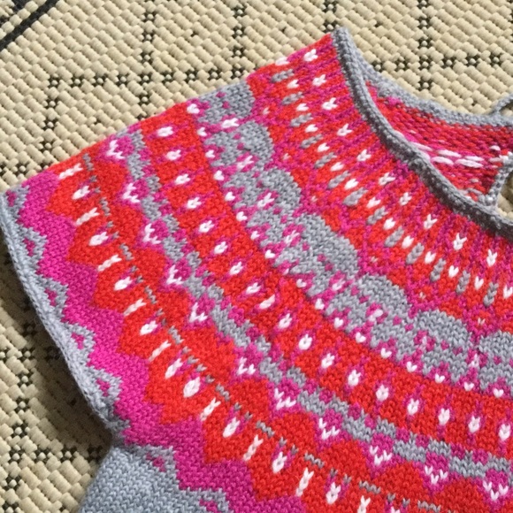 🆕 VS Sweet Nordic Sweater 💕🌐🌸 - Picture 3 of 5