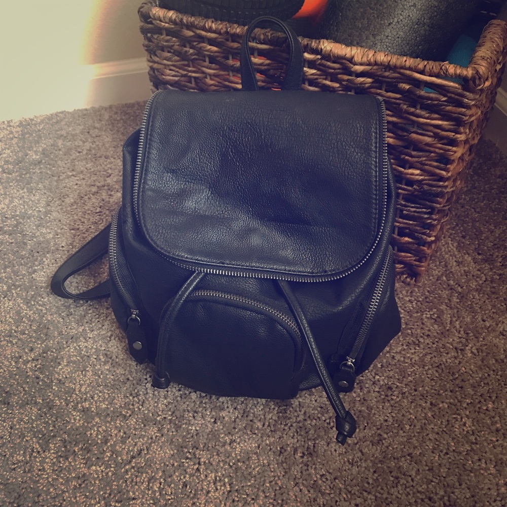 Black backpack with silver zipper pockets 🔗