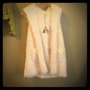 Ivory faux fur vest with hood.  Listicle size M