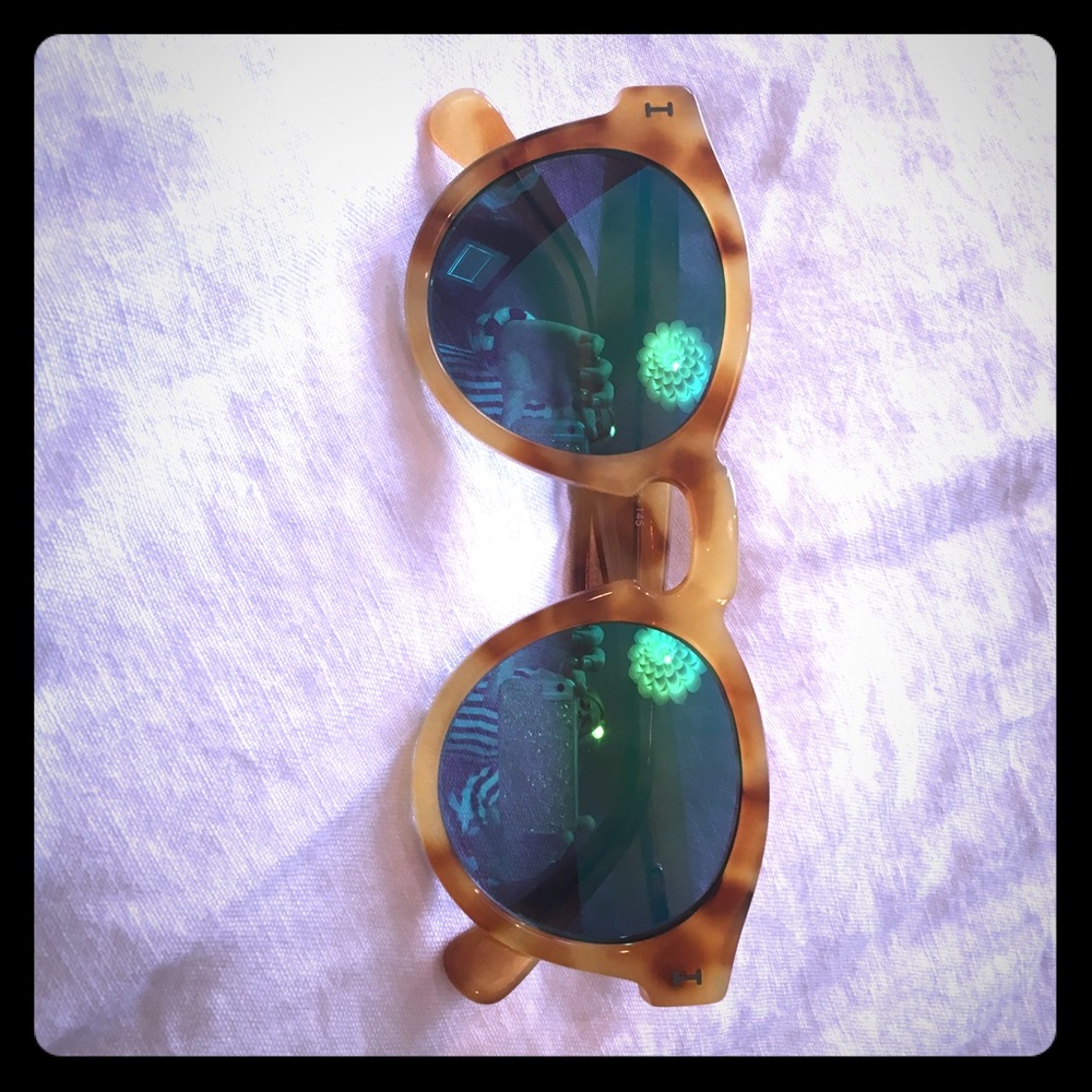 illesteva sunglasses - green mirror