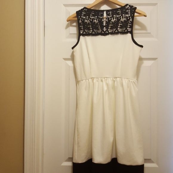 Cute dress - Picture 2 of 4