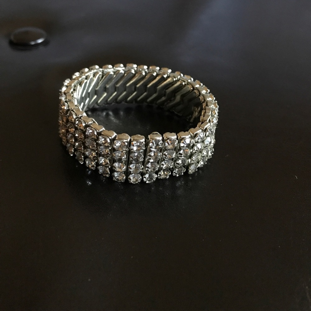 ❌SOLD❌ Vintage Rhinestone stretch bracelet.