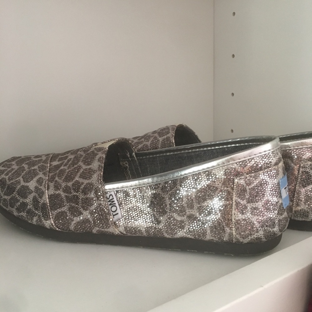 Toms
