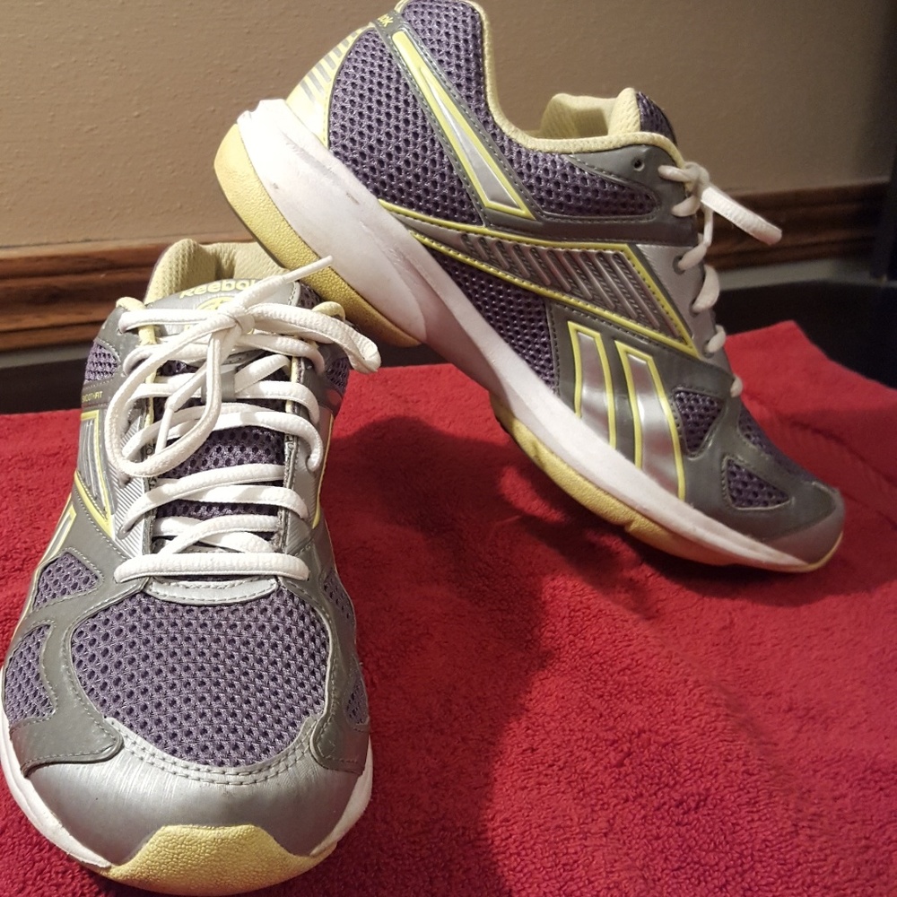 ●●SOLD●●REEBOK CROSS TRAINERS