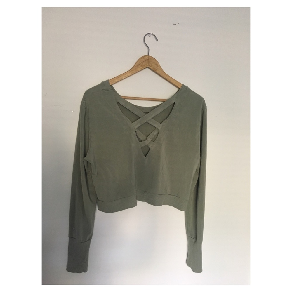 Alo yoga Sage cut out top.