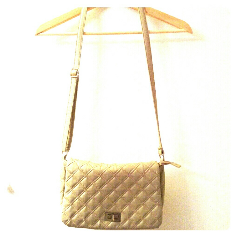 👋 Closing today!!Crossbody Bag