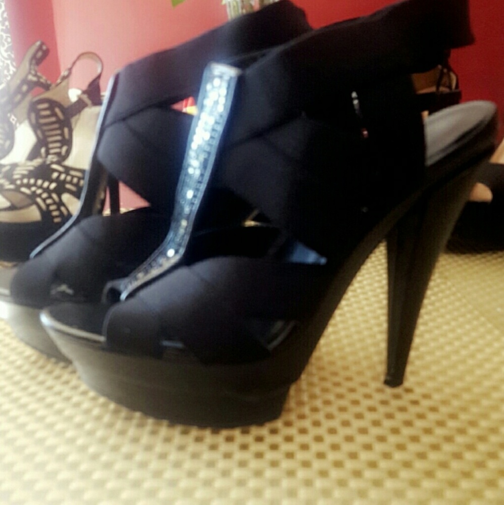 Jessica Simpson heels - Picture 2 of 3