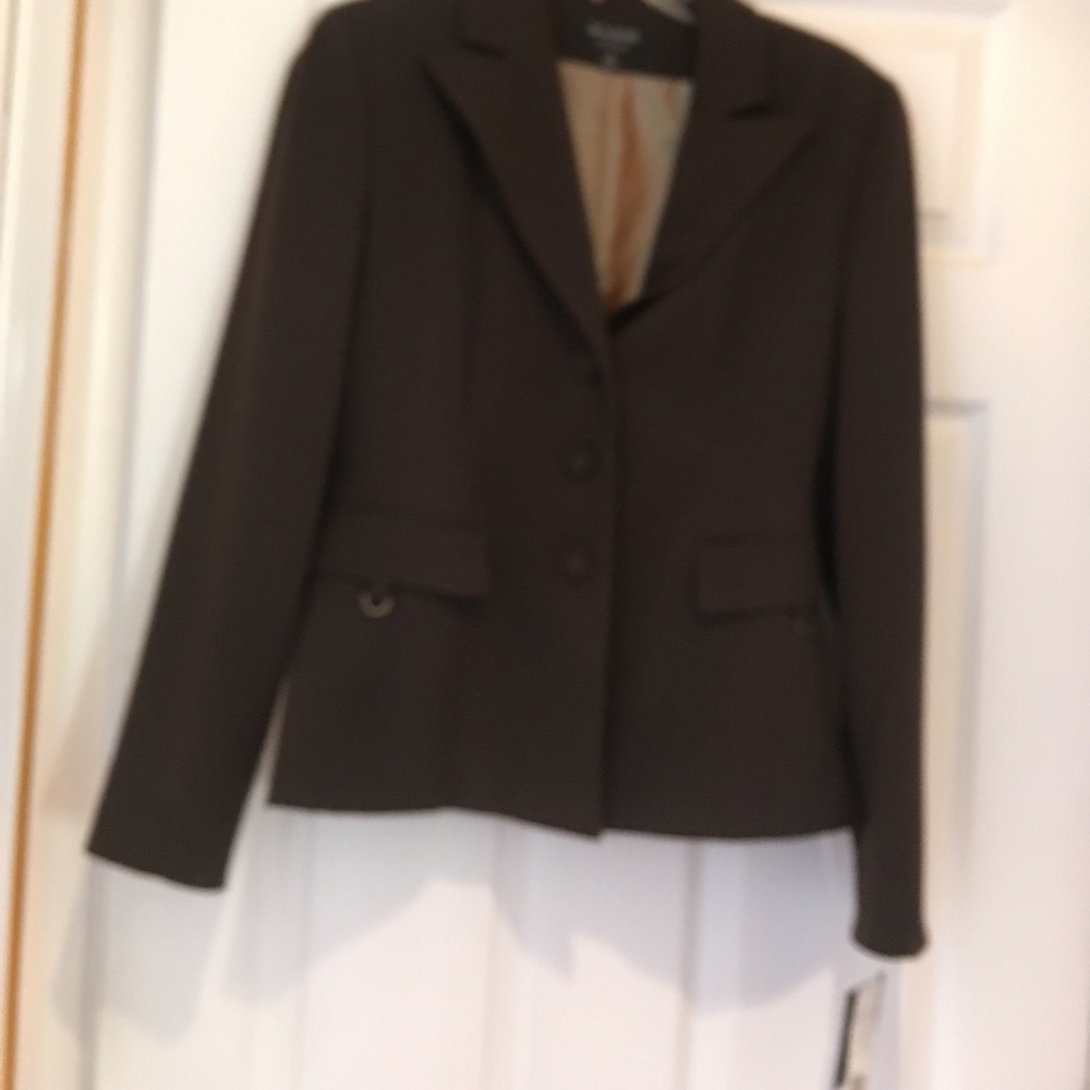 Suit - Picture 2 of 4